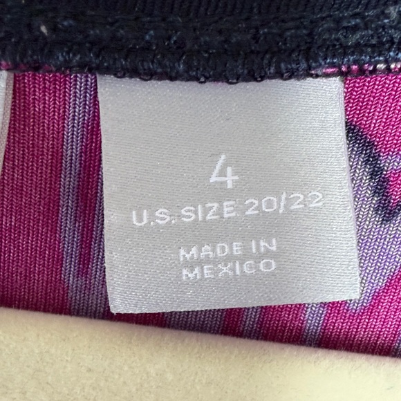 Chico's Travelers Size 4 (20/22) Pink and Black Floral Button-Down Shirt - Picture 8 of 11